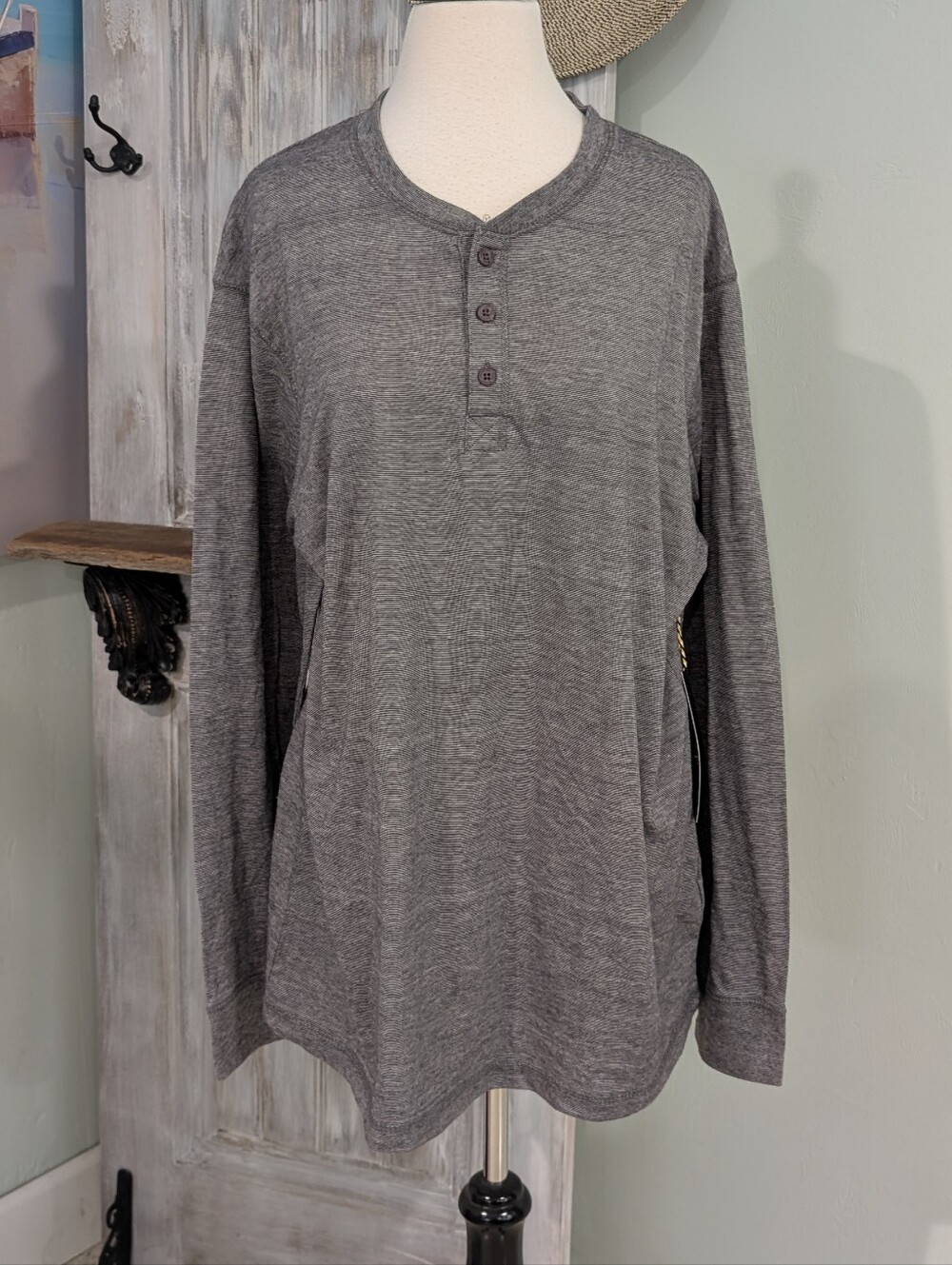 NWT Rugby University Men's Gray Long-Sleeve Henley Shirt